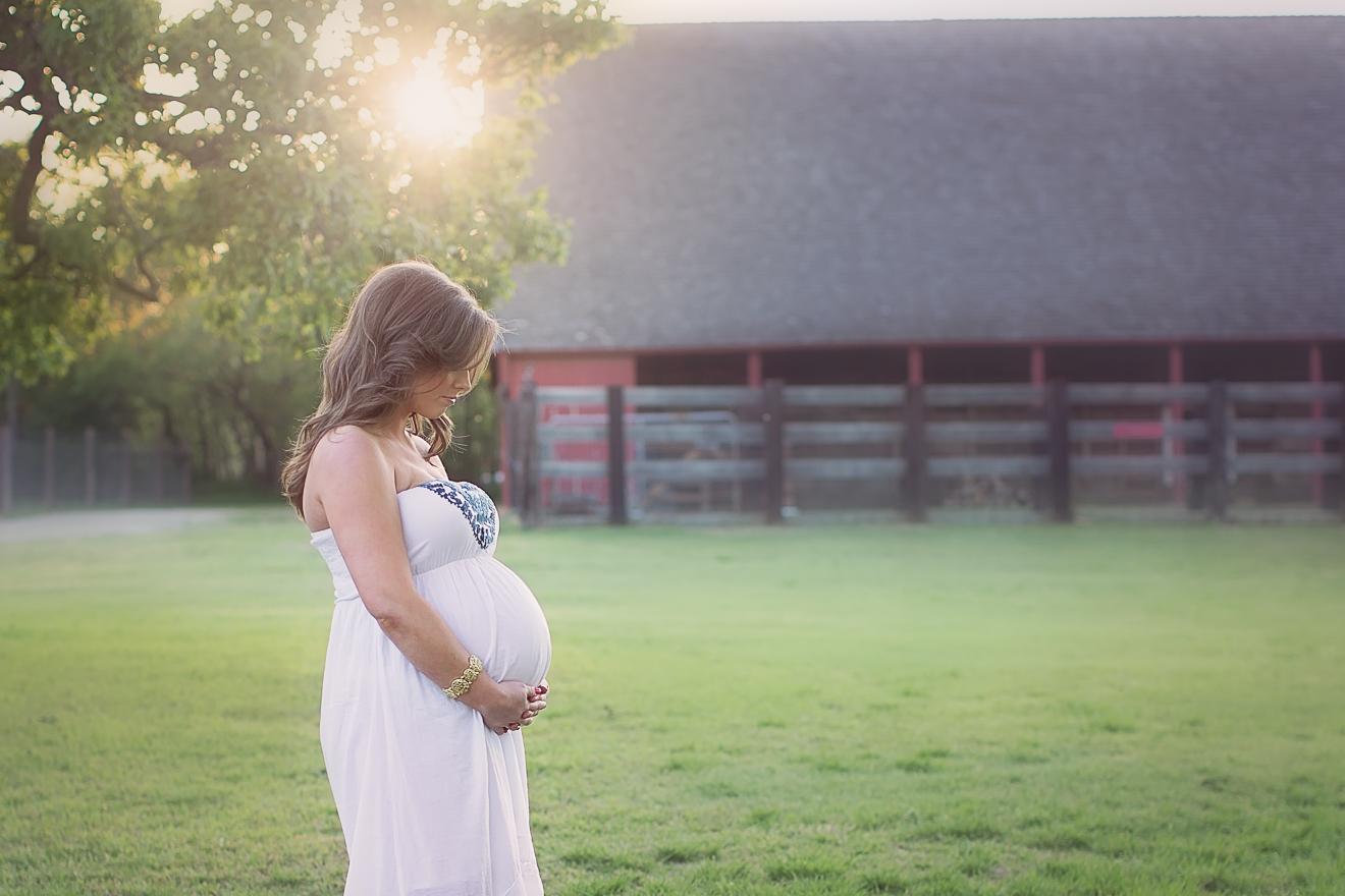 Outdoor Maternity photograph images in Grapevine by Sunny Mays Photography