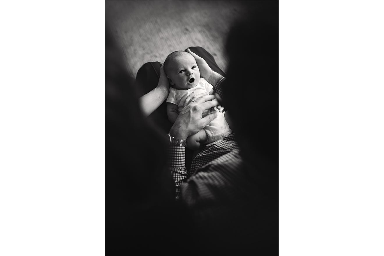 Newborn lifestyle black and white in Southake